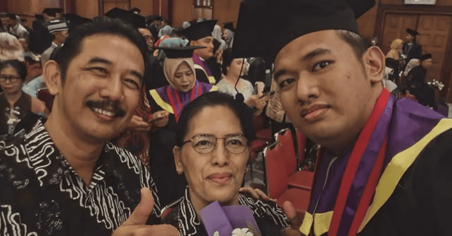 Lulus S2 dari Universitas Amikom!